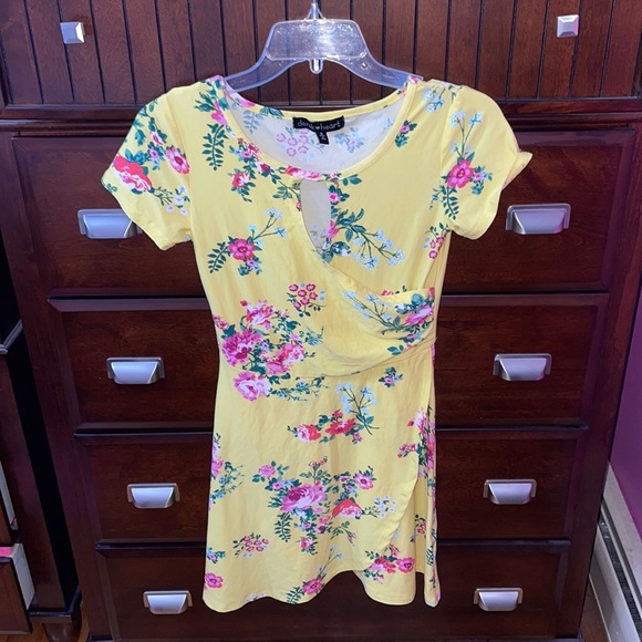 Derek Heart Dresses & Skirts - Yellow Floral Sun Dress 🌻